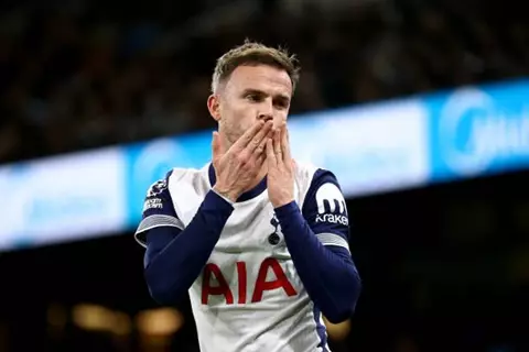  المعاناة تزداد في 7 دقائق.. توتنهام يفاجئ مانشستر سيتي بثنائية ماديسون (فيديو)